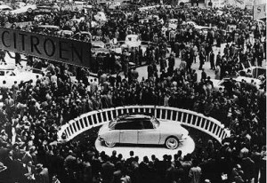 De Citroen DS op de autosalon in Parijs